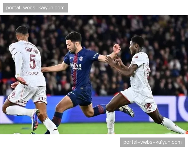 巴黎圣日耳曼客场3-2险胜梅斯，青训新星姆巴耶两度助攻