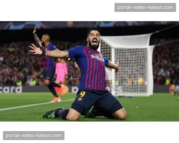 特写：错失单刀后，斯特拉斯堡前锋赛后在球员通道独自加练射门