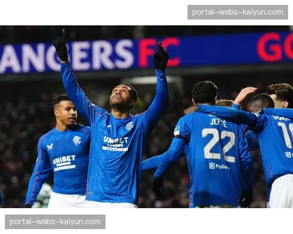 加的斯对阵阿尔梅里亚，下半场因球迷投掷杂物中断十分钟