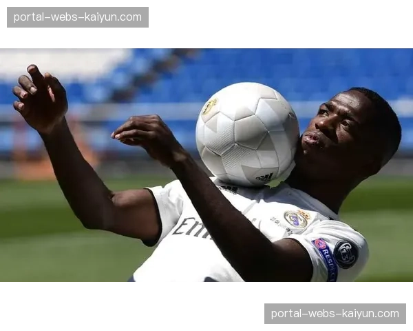 维尼修斯专访：谈社交媒体影响力与球场内外的责任