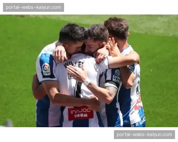 赛后更衣室：阿拉维斯绝杀后，全队将进球献给住院的小球迷